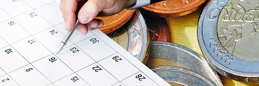 Krankentagegeld – Münzen und Eintragung in einen Kalender
