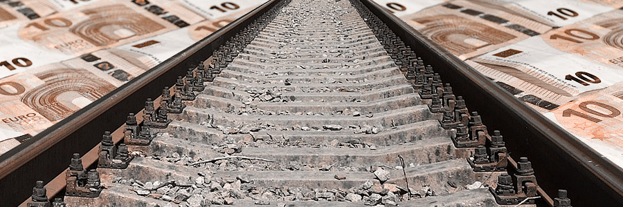 Festverzinsliche Wertpapiere – Eisenbahnschienen führen gen Horizont durch Geldscheine – Metapher